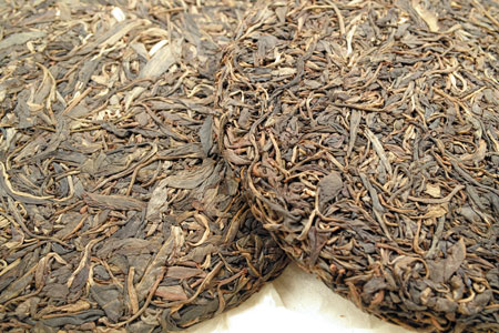 易武古樹青餅2010年プーアル茶